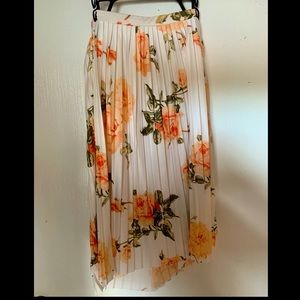 Pleated floral midi skirt